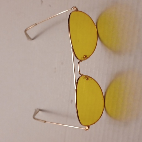 $4 Add-on Yellow Lenses Sunglasses - Picture 2 of 6